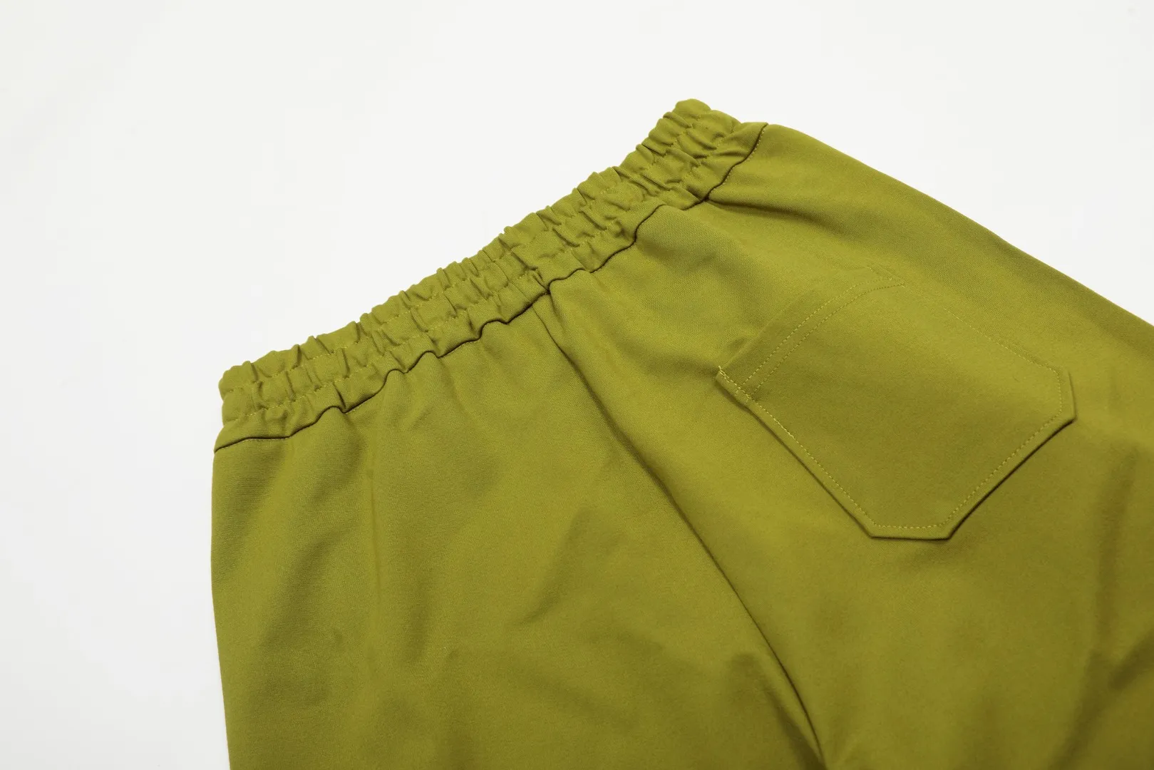 🅿️250 "Top quality" Style number: T7002# [Ralph Lauren solid color pony embroidered logo simple casual wide-leg trousers] ✅Ralph Lauren classic basic versatile unisex wide-leg spliced couple straight trousers ✅Brocade and cotton Roman cloth splicing technology ✅The version is restored to the original single The maximum size can be worn up to 170 pounds Loose, comfortable and stress-free ✅The upper body is simple and easy to match ootd must-have Good-looking clothes are never chosen by anyone. A must-have in couples’ wardrobes. Size: S-XL. Color: floral gray, black, yellow, and fruit green.